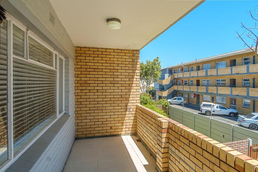 To Let 2 Bedroom Property for Rent in Heathfield Western Cape